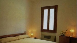 Kamar Single, pemandangan bukit | Meja kerja, tempat tidur lipat/tambahan, dan Wi-Fi gratis
