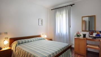 Camera doppia, vista collina | Una scrivania, letti aggiuntivi (a pagamento), Wi-Fi gratuito