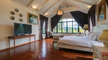 3 bedrooms, in-room safe, laptop workspace, blackout curtains