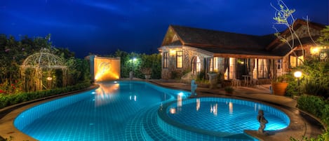 Three Bedroom French Cottage | Alberca privada