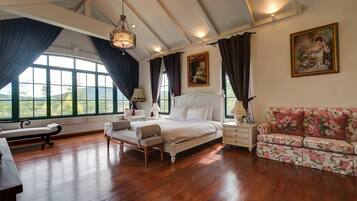 3 bedrooms, in-room safe, laptop workspace, blackout drapes