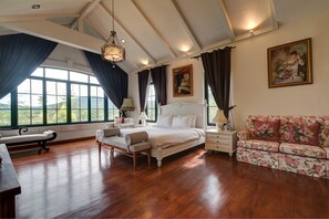 3 bedrooms, in-room safe, laptop workspace, blackout curtains