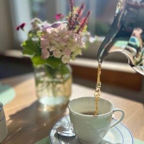 Free daily buffet breakfast - Hotel Finkenhof - Haus Meersmannufer (Hannover)