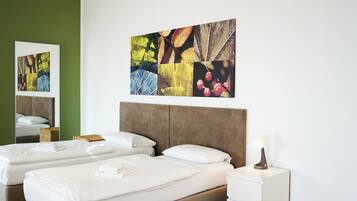 Vierbettzimmer | Schreibtisch, kostenloses WLAN, Bettwäsche