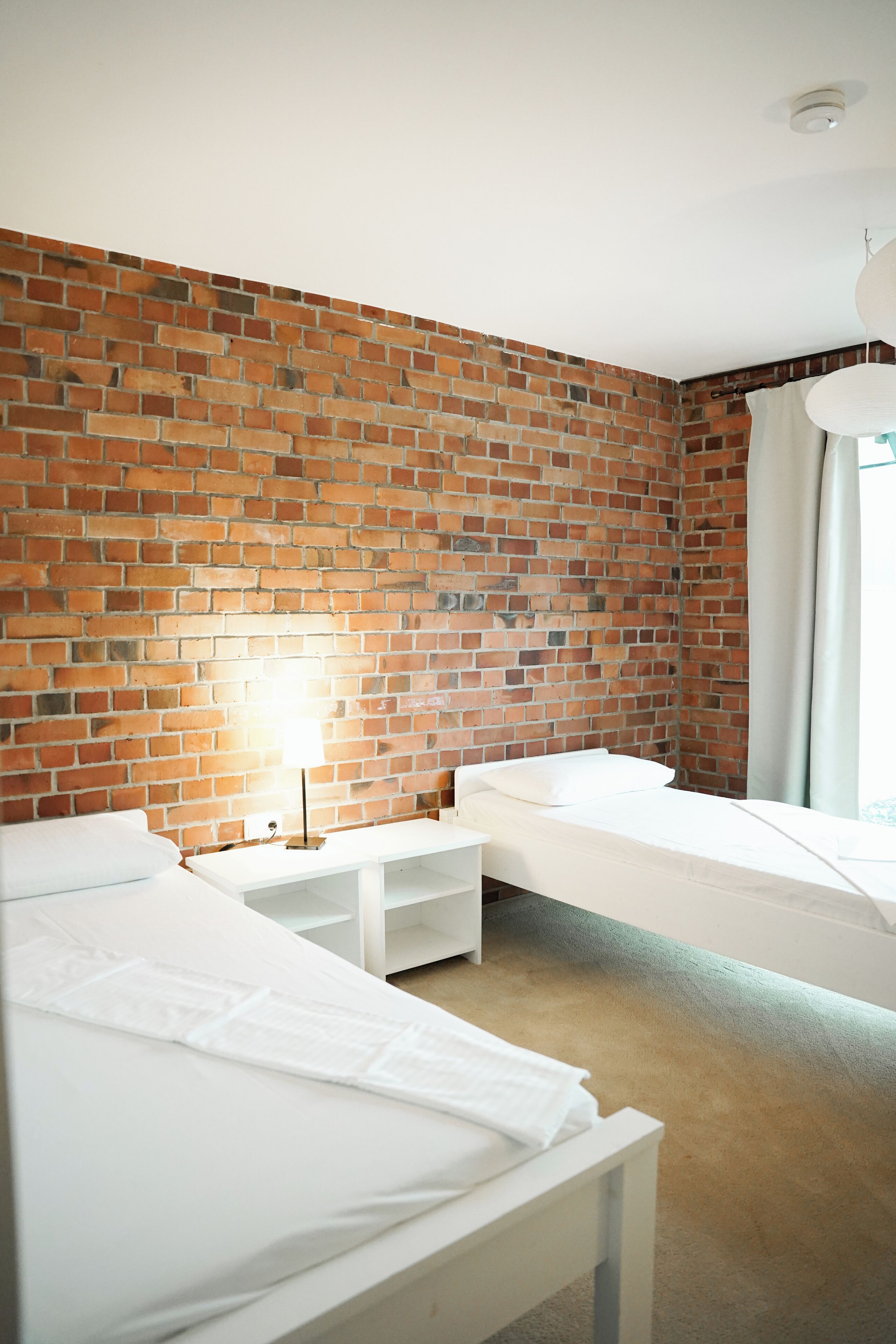 standard twin room | desk, free wifi, bed sheets