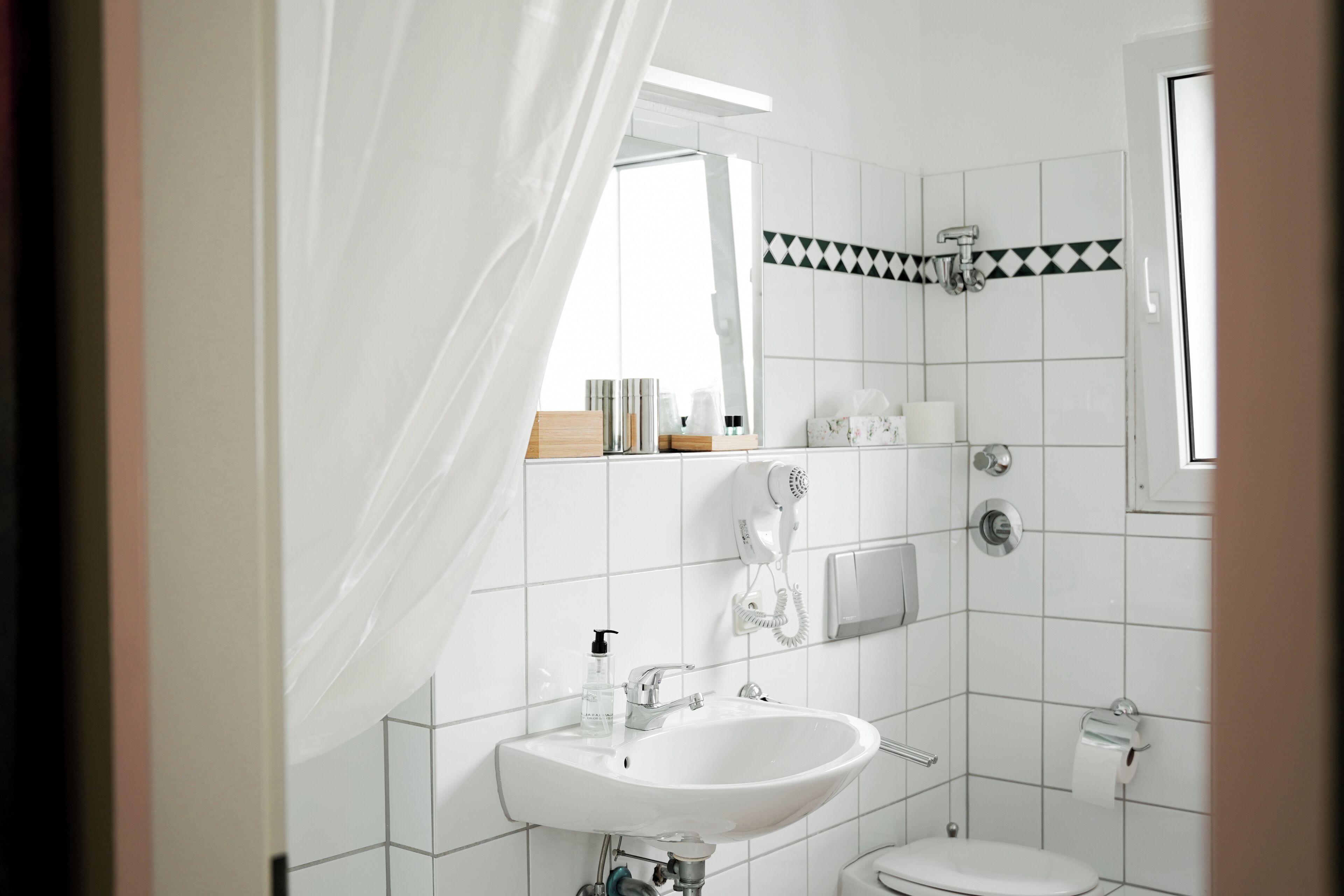 loft | bathroom | free toiletries, towels