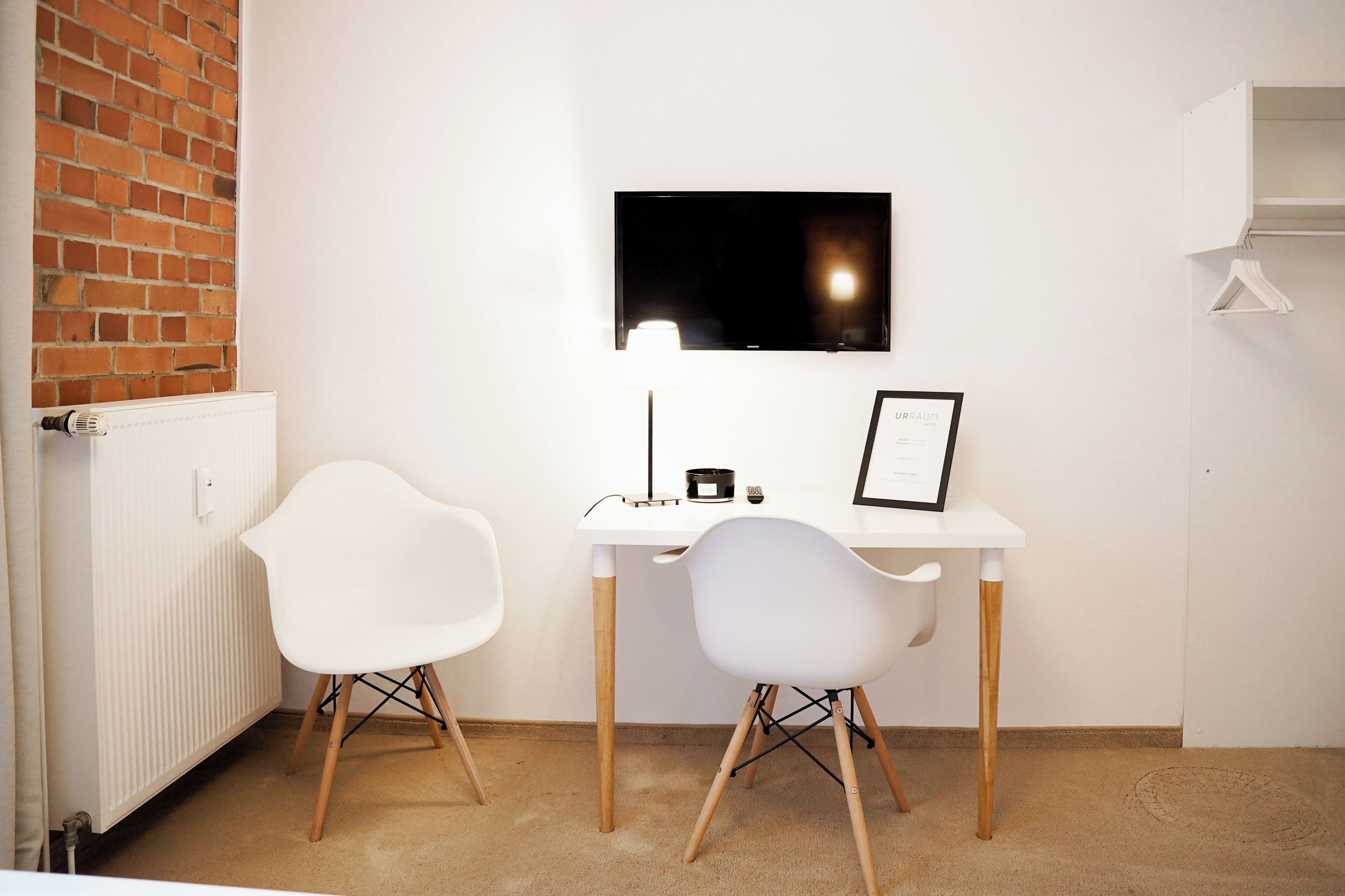 standard twin room | desk, free wifi, bed sheets