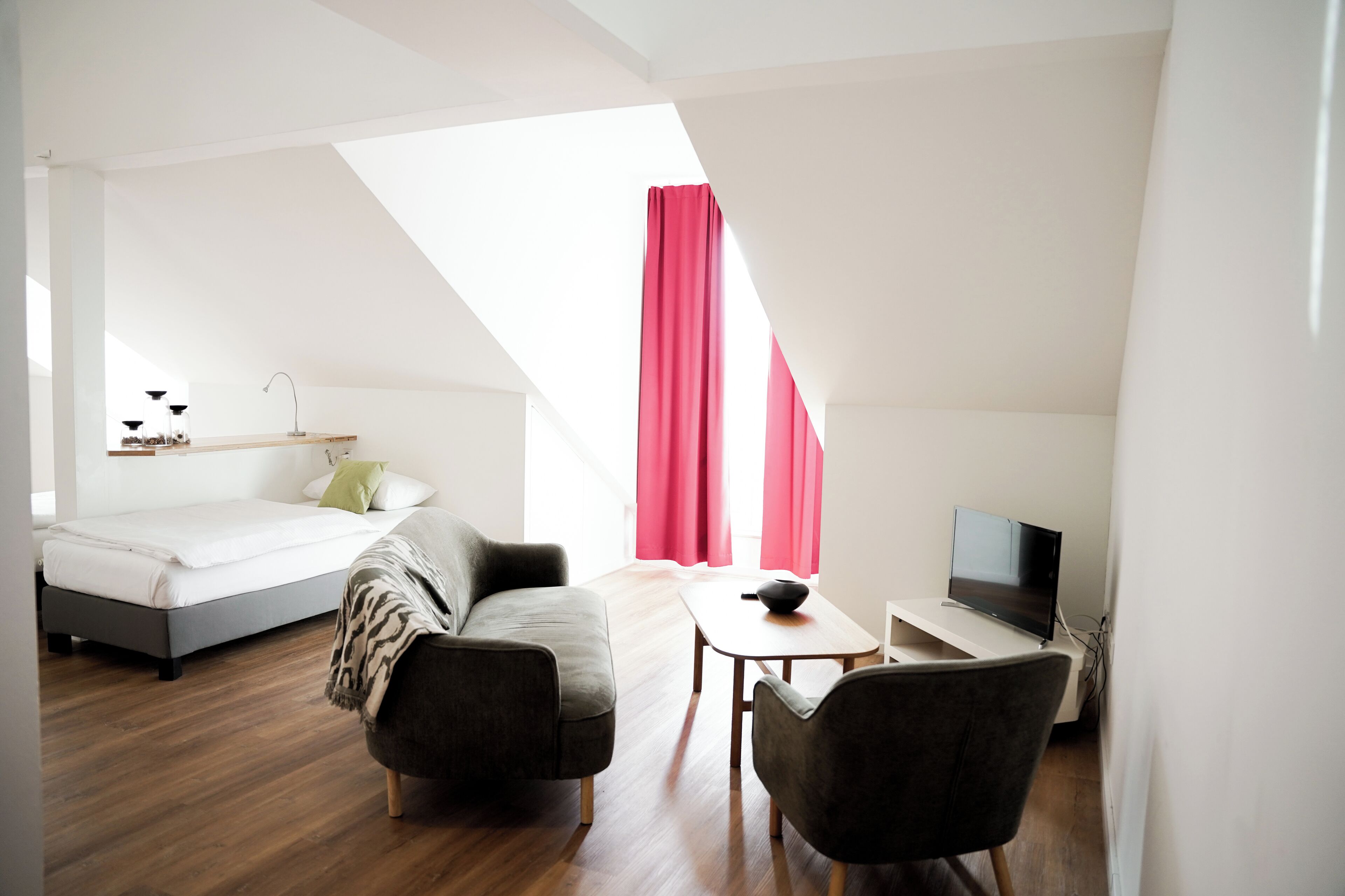 loft | desk, free wifi, bed sheets