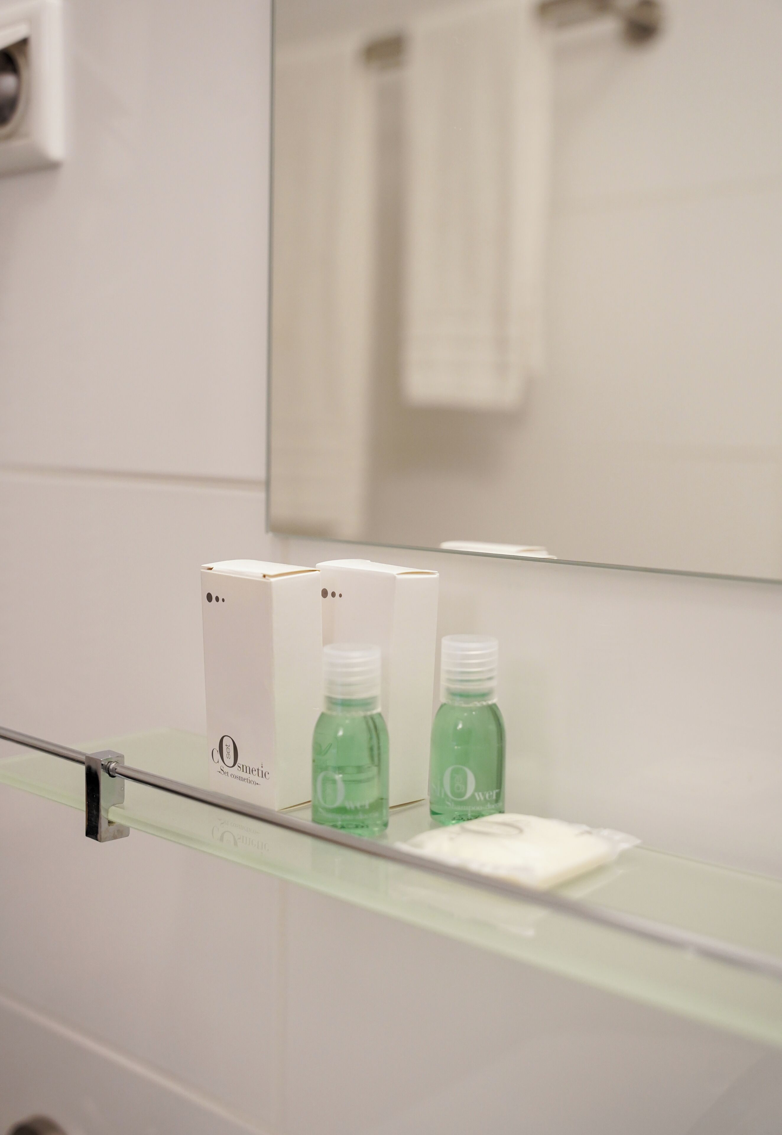 single room | bathroom | free toiletries, towels