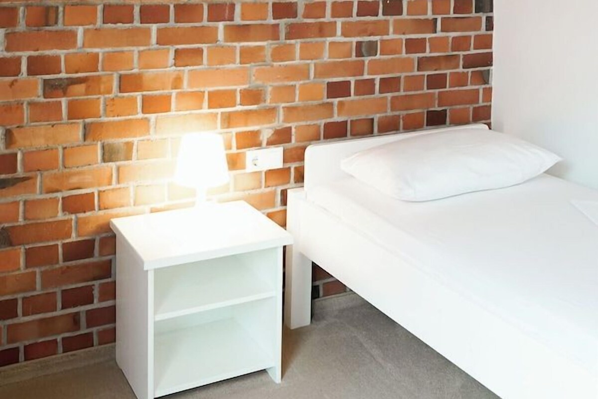 Desk, WiFi (free), bed sheets