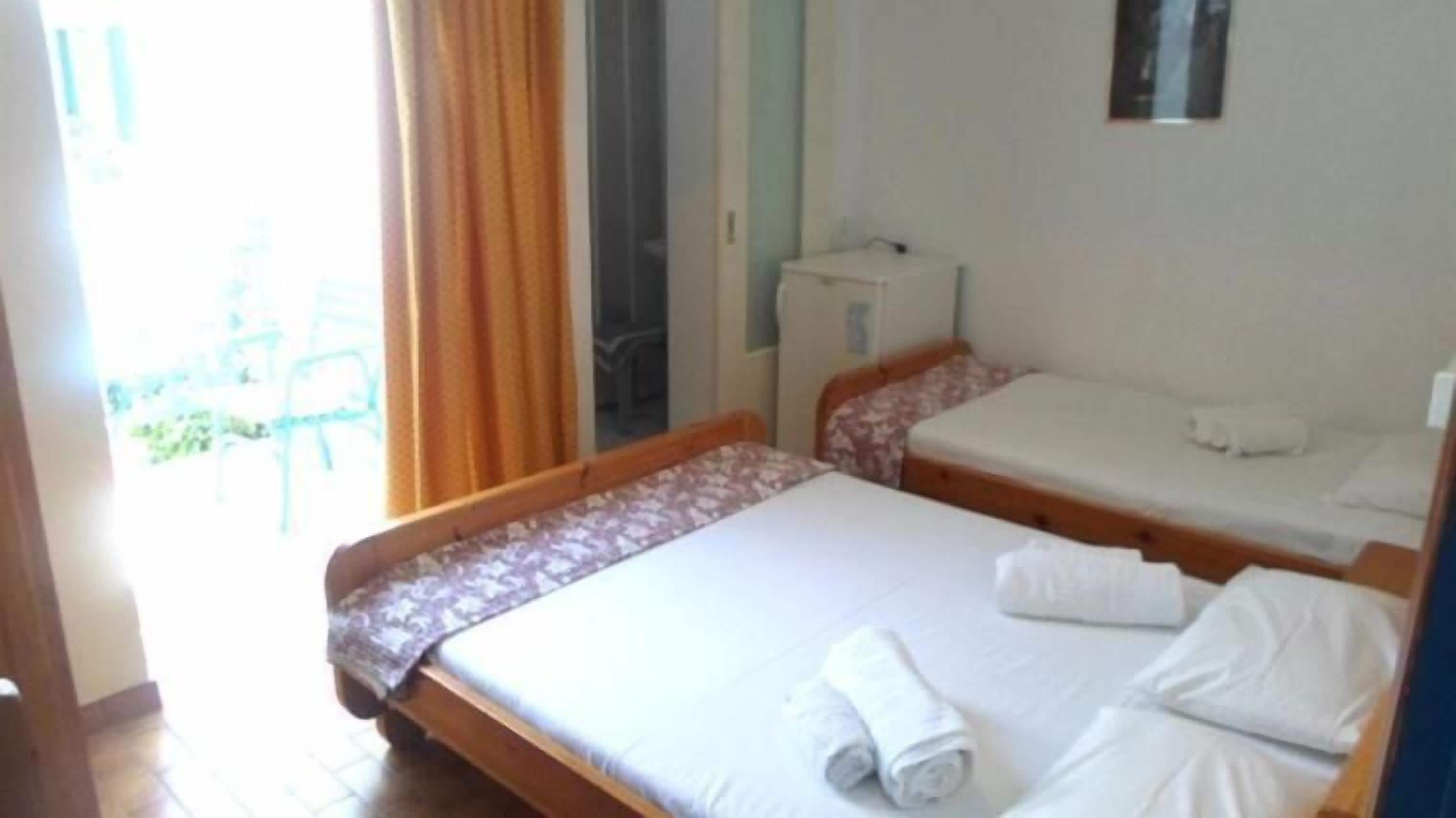 double room single use | desk, iron/ironing board, free wifi, bed sheets