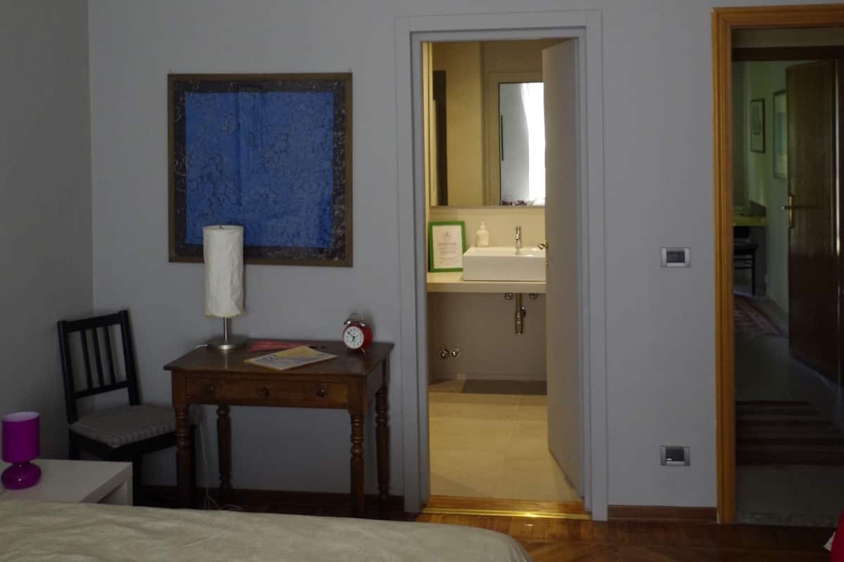 Habitación familiar | Minibar, escritorio, insonorización y wifi gratis