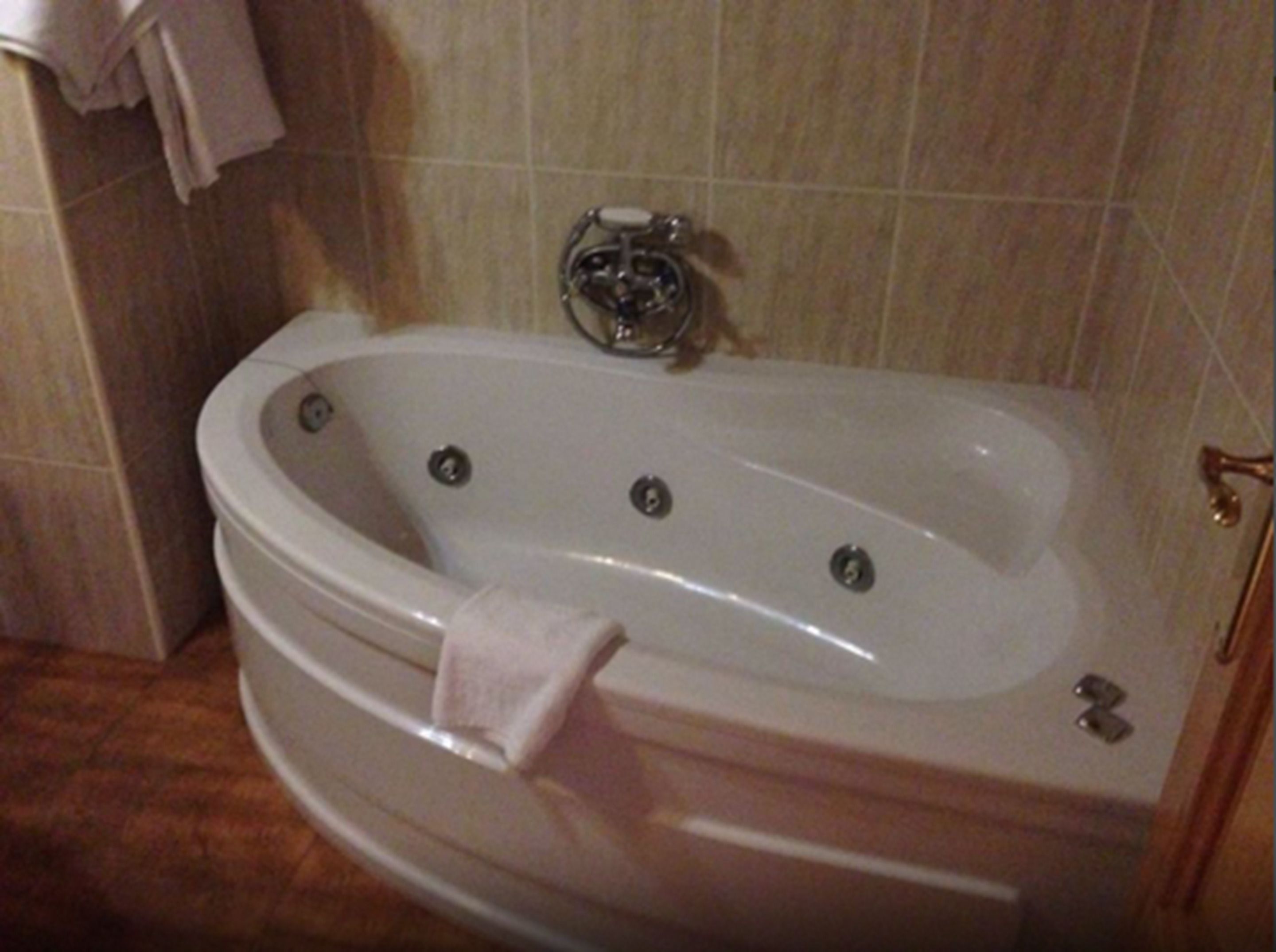 Triple Room | Deep-soaking bathtub