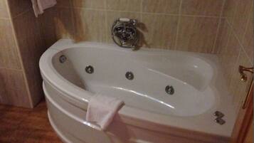 Habitación triple | Tina profunda