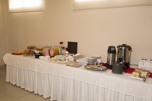Free buffet breakfast  - Hostal Granny (Tarija)