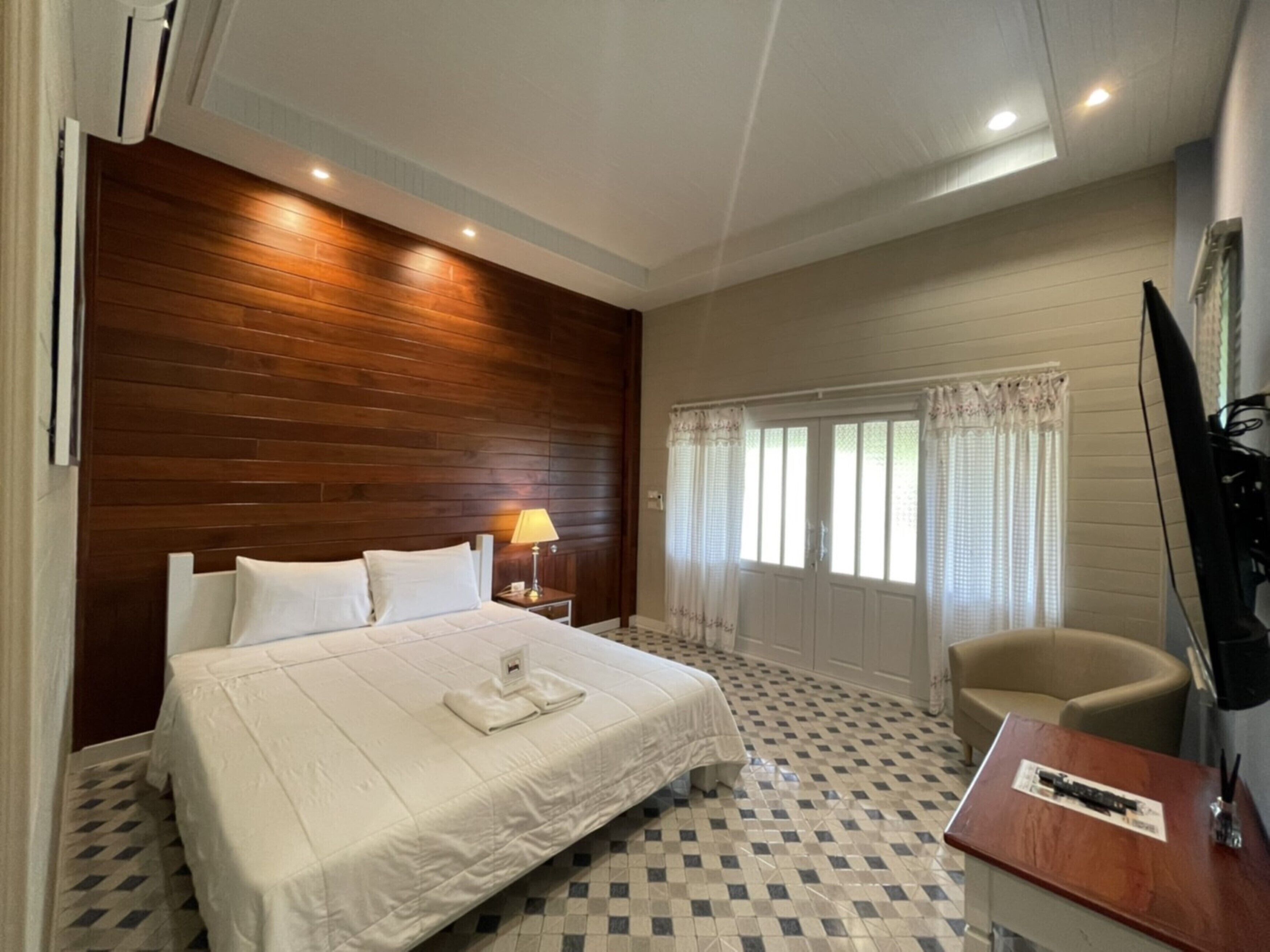 Family Bungalow | Desk, rollaway beds, free WiFi, bed sheets