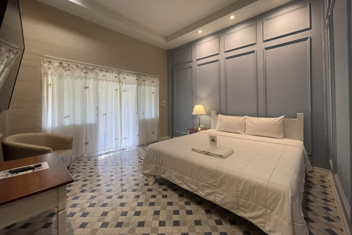 Family Bungalow | 1 bedroom, desk, rollaway beds, free WiFi
