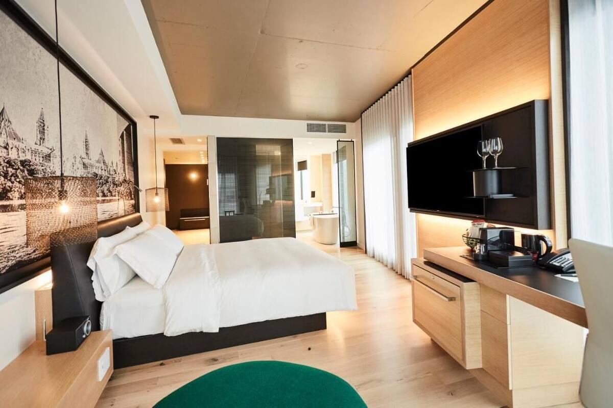 Egyptian cotton sheets, premium bedding, minibar, in-room safe