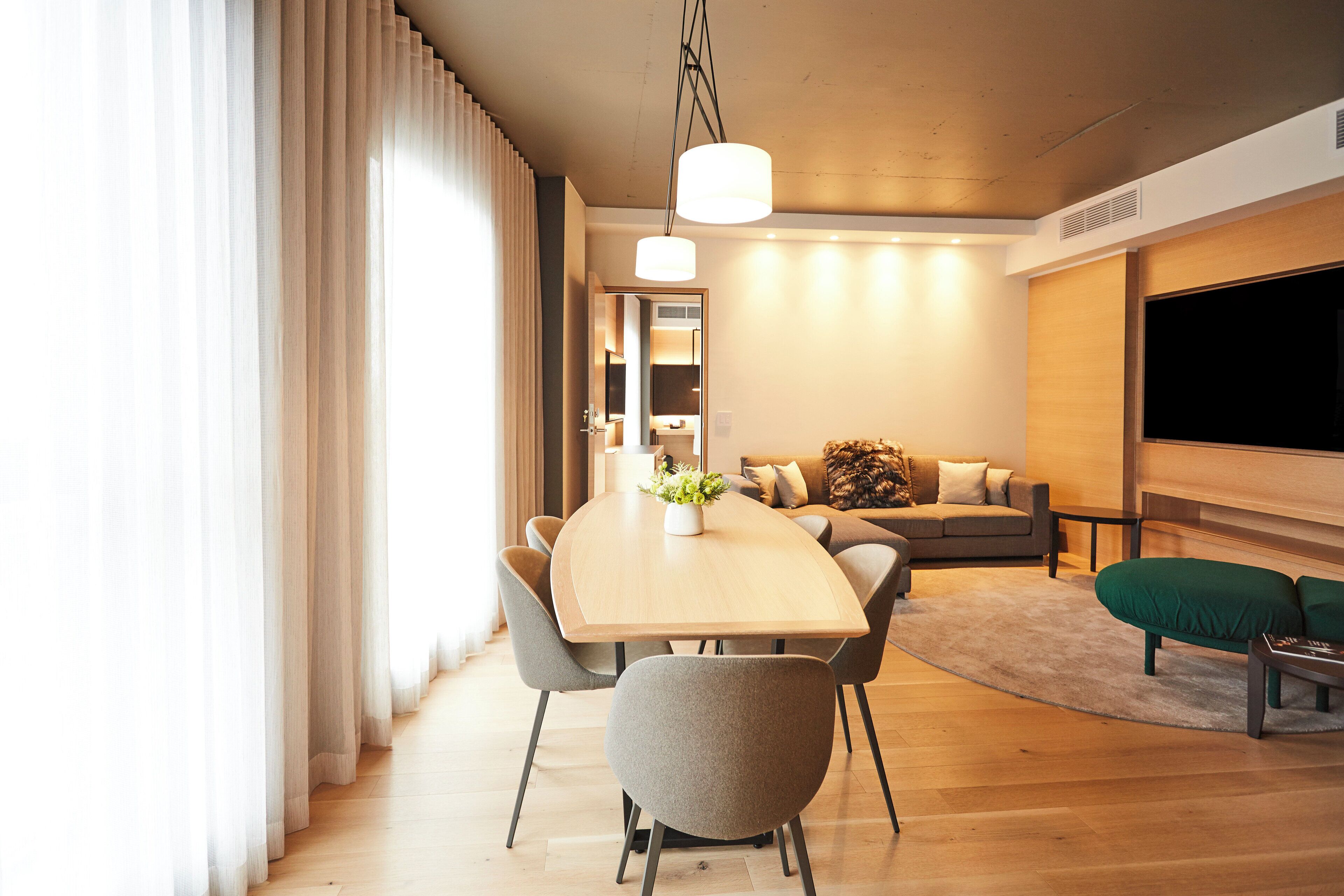 premier suite | egyptian cotton sheets, premium bedding, minibar, in-room safe