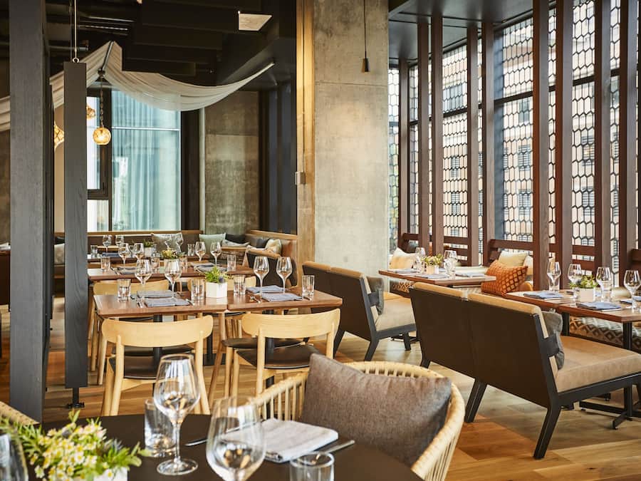 Petit déjeuner, déjeuner et dîner servis sur place