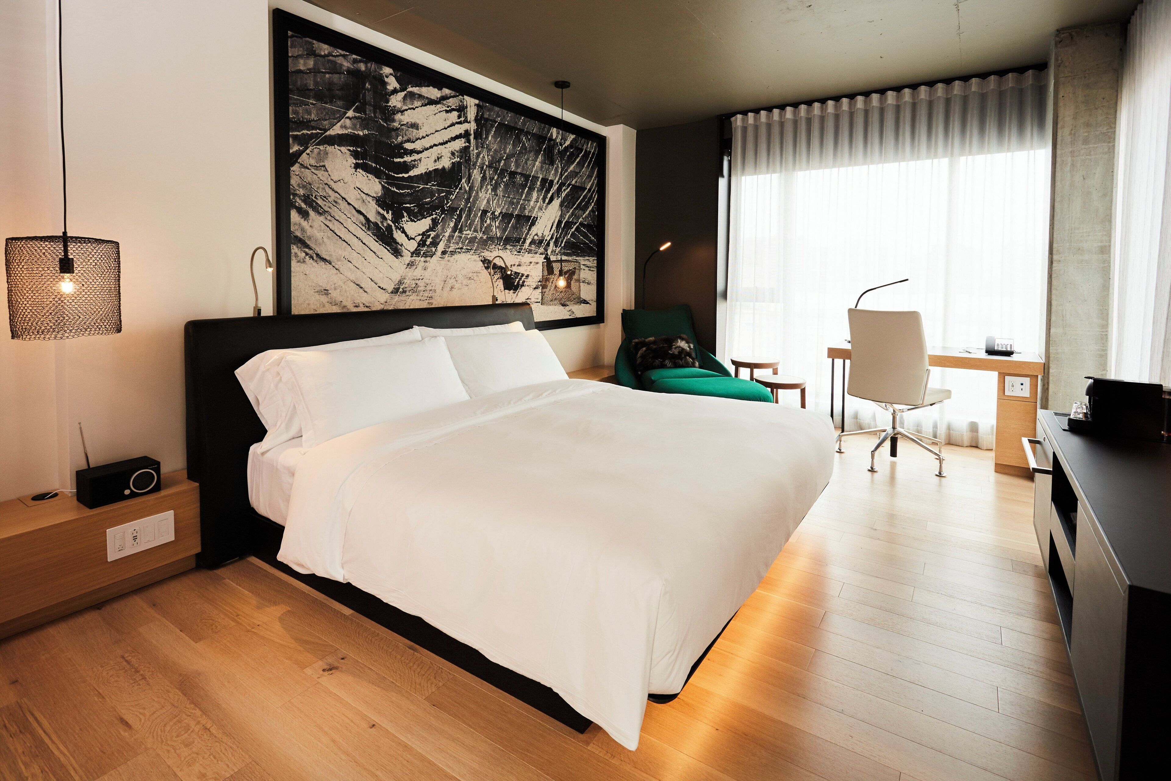 尊荣客房, 1 张特大床, 城市景观, 转角 | 埃及棉床单、高档床上用品、迷你吧、客房内保险箱