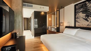 Premium Room, 1 King Bed, City View, Corner | Egyptian cotton sheets, premium bedding, minibar, in-room safe