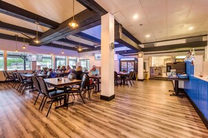 Breakfast, lunch and dinner served