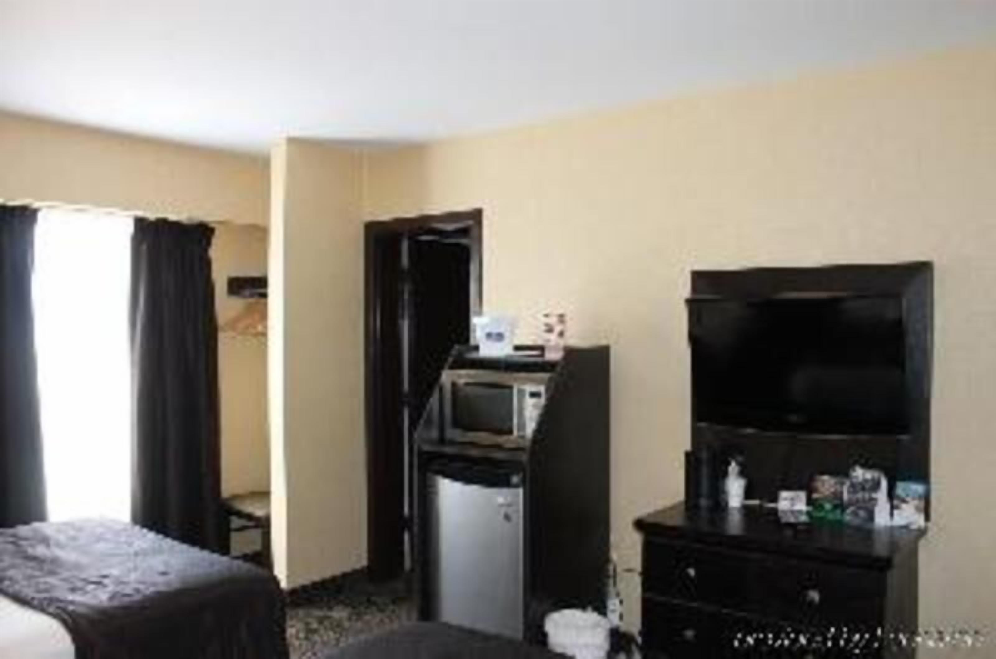 Premium bedding, desk, soundproofing, iron/ironing board