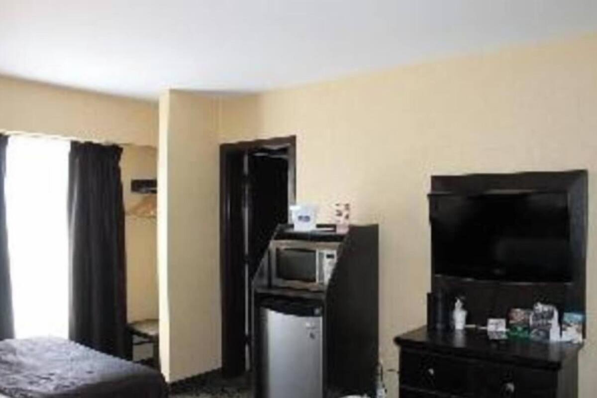 Ropa de cama de alta calidad, escritorio y sistema de insonorización