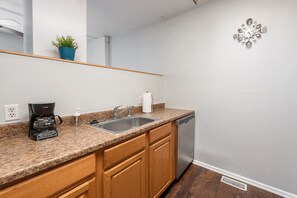 Traditional Apartment, 2 Bedrooms, Kitchen | Private kitchen | Fridge, coffee/tea maker