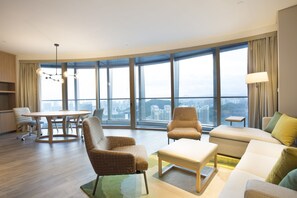 Suite Ocean View King Bed | Premium bedding, down duvets, in-room safe, desk - Hyatt Place Sanya City Center (Sanya)