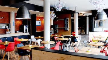 فطور أوروبي في أيام الأسبوع بتكلفة قدرها (9.50 EUR للشخص)