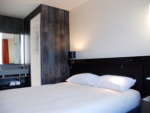 Habitación doble | Escritorio, insonorización, wifi gratis y ropa de cama 