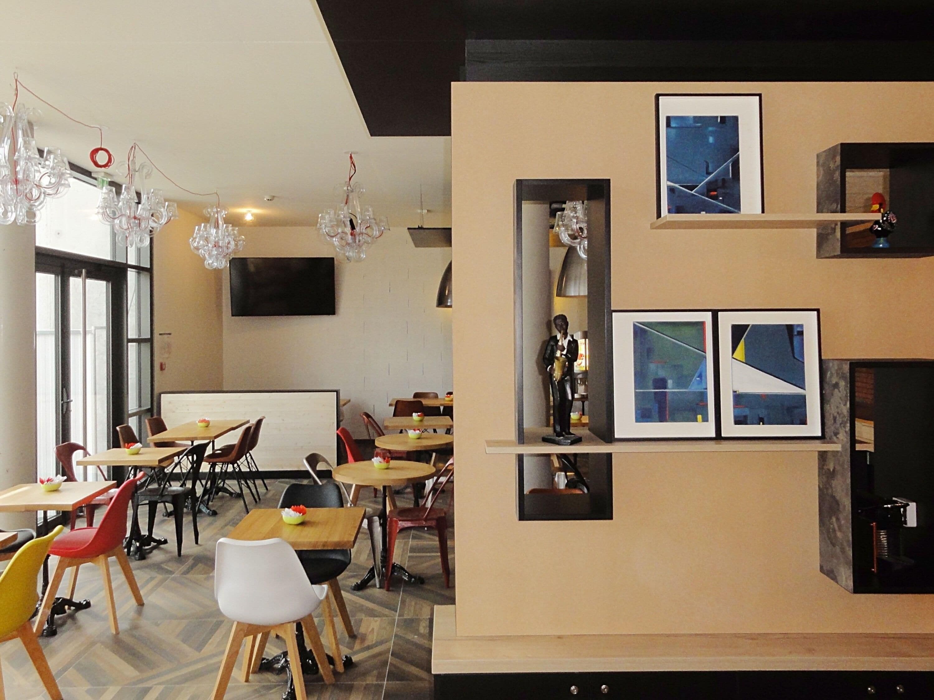 continental breakfast on weekdays (eur 9.50 per person)