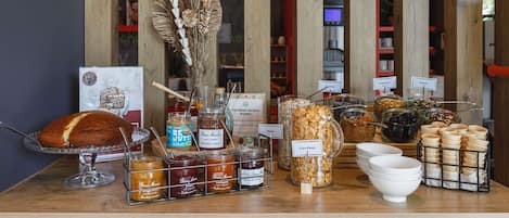 Petit déjeuner buffet (14 EUR par personne)