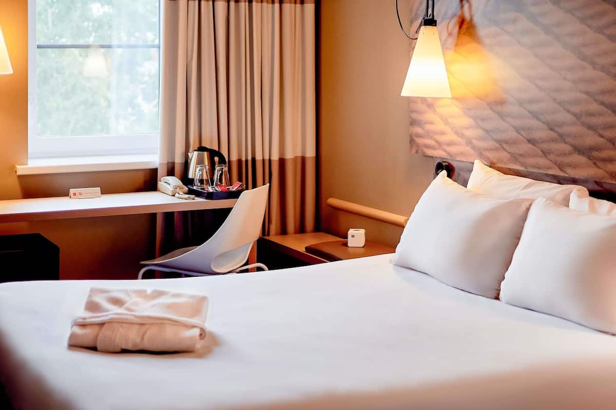 Standard Room, 1 Single Bed | Premium bedding, pillow-top beds, individually furnished, desk
