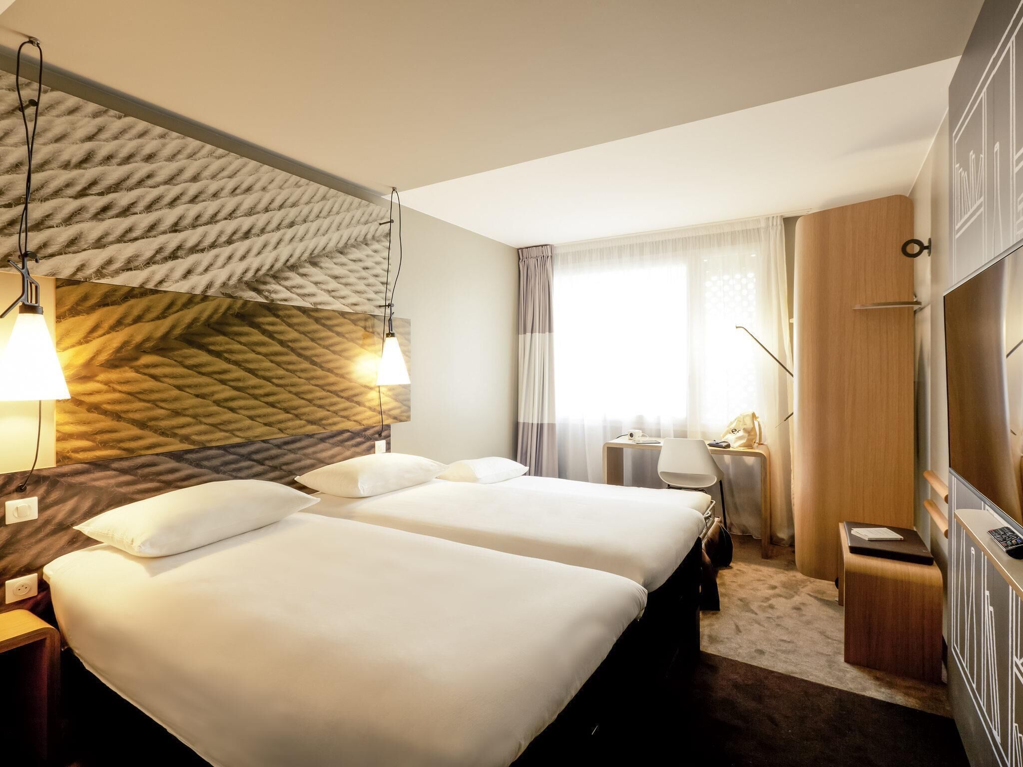 Standard Twin Room, Multiple Beds | Premium bedding, pillow-top beds, desk, laptop workspace