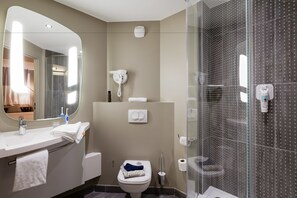 Standardzimmer, 1 Doppelbett und Schlafsofa | Badezimmer