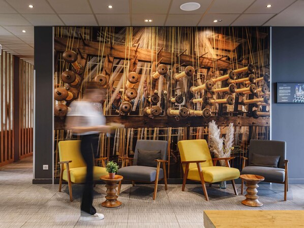 Exterior - ibis Lyon Carré de Soie  (Vaulx-en-Velin)