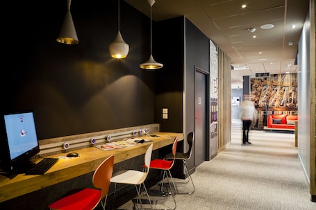 Lobby. ibis Lyon Carré de Soie