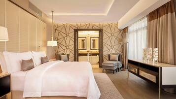 Presidentiële suite, 1 kingsize bed | 1 slaapkamer, Italiaanse Frette-lakens, luxe beddengoed, een minibar