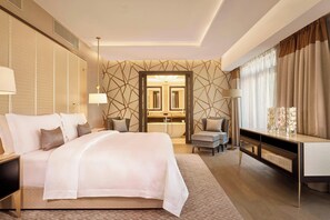 Presidentiële suite, 1 kingsize bed | 1 slaapkamer, Italiaanse Frette-lakens, luxe beddengoed, een minibar