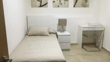 Minibar, coffres-forts dans les chambres, bureau