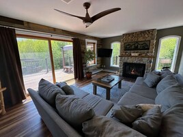 Premier House, 5 Bedrooms, Mountain View, Mountainside | Living area | Flat-screen TV, fireplace, Netflix, Hulu