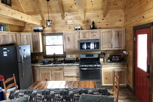 Deluxe Cabin, 3 Bedrooms, Mountain View, Mountainside | Private kitchen | Full-size fridge, microwave, oven, stovetop