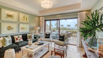 Phòng 3 Superior, 3 phòng ngủ, quang cảnh biển | Phòng khách | TV