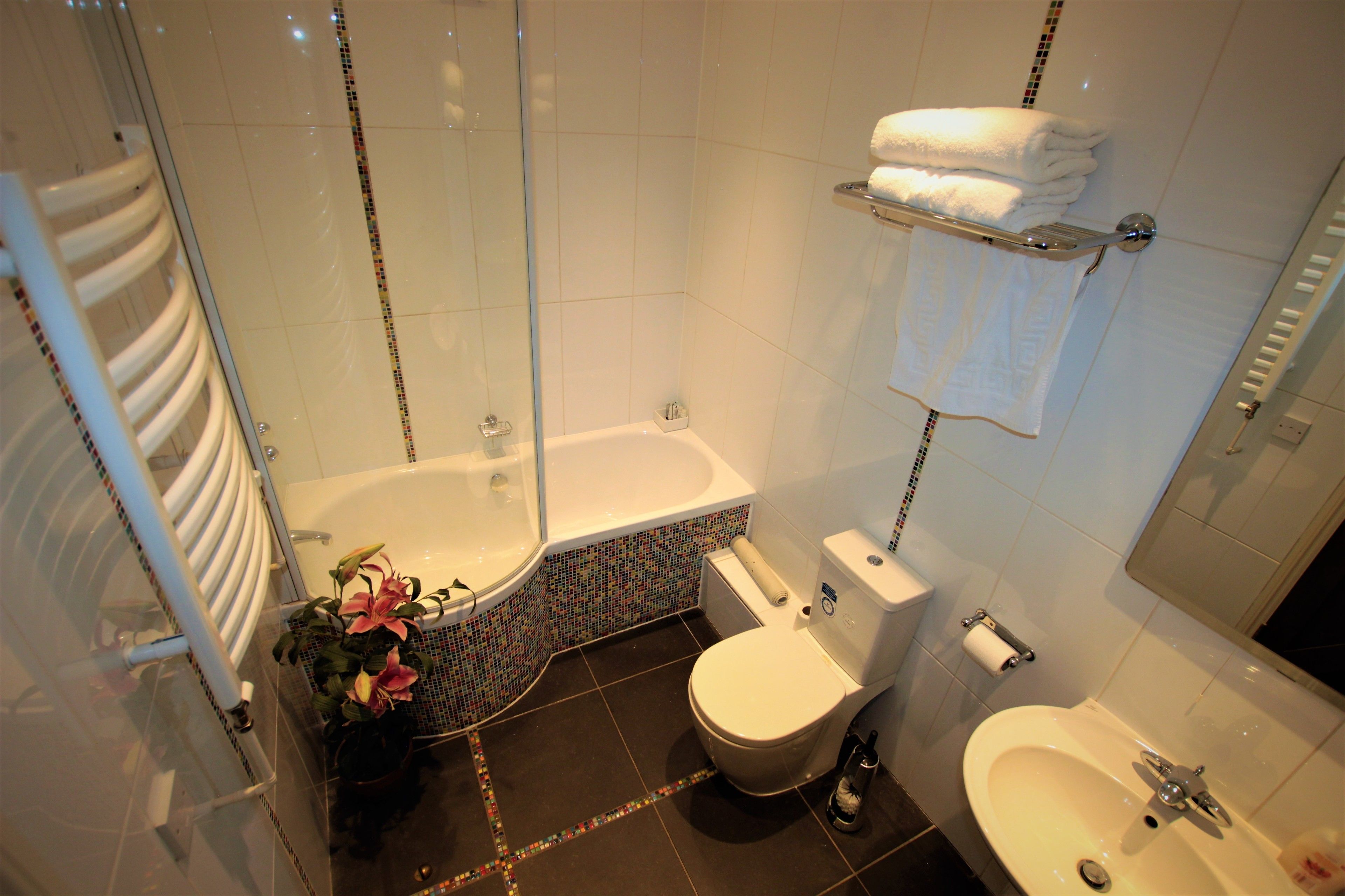 deluxe double room, 1 queen bed | bathroom | deep-soaking bathtub, free toiletries, hair dryer, towels
