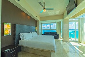 4 habitaciones, escritorio y tabla de planchar con plancha 