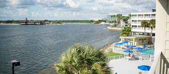 TAMPA BAY SPECTACULAR WATERFRONT VIEWS!!!