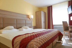 Desk, cots/infant beds, free WiFi, bed sheets - Hotel Wendelstein (Wendelstein)